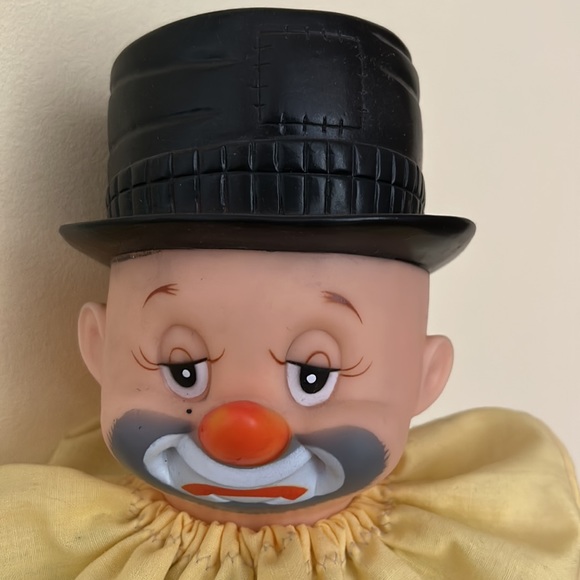 Halloween Clown - Picture 3 of 7